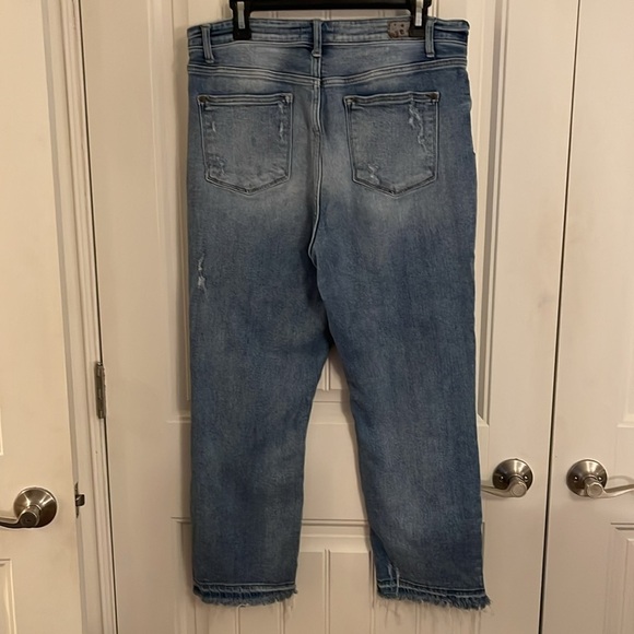 Judy Blue Women's Size 15/32 Straight Fit Distressed Medium Wash Raw Hem Jeans - Picture 8 of 14